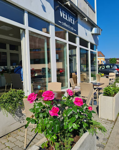 VELVET coffee&club - Gastronómia a pohostinstvo