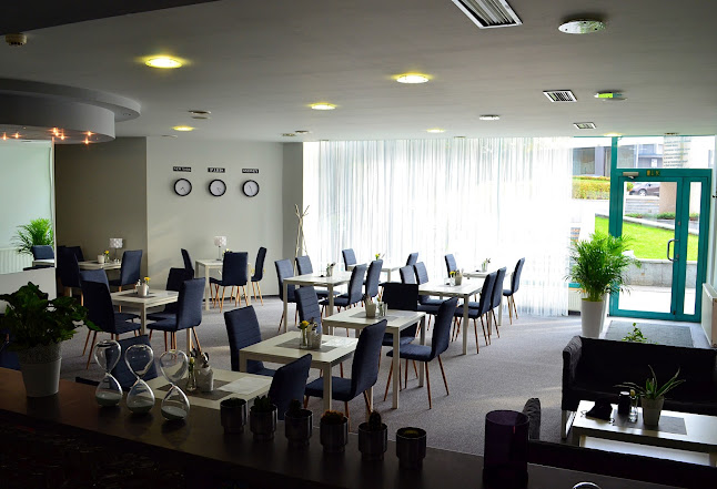 RIVERSIDE Café & Restaurant