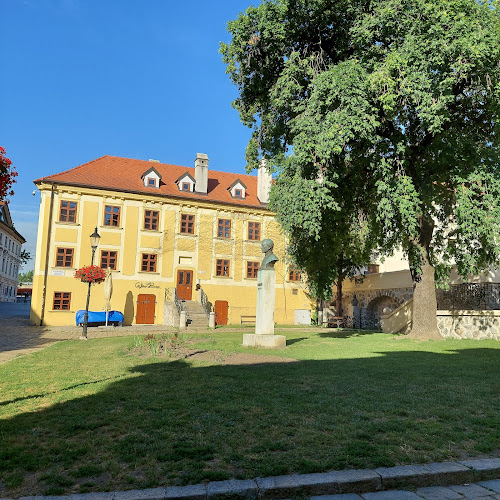 Comentarii opinii despre Café L'Aura & Antik art shop