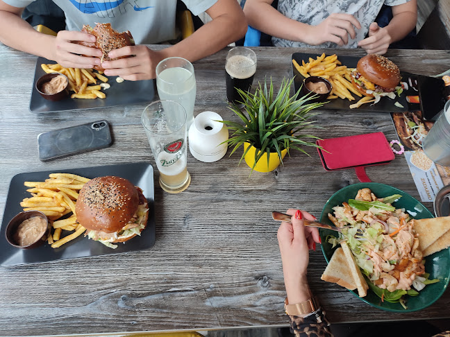 Comentarii opinii despre Barn Club