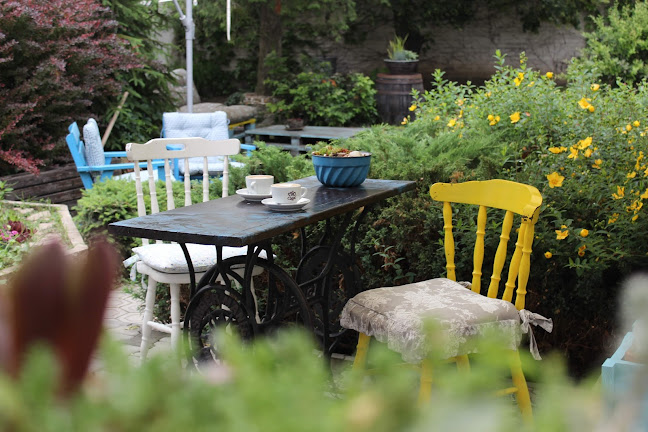 Antikvariát Kaviareň - Gastronómia a pohostinstvo