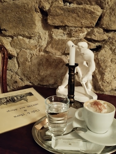 Café L'Aura & Antik art shop - Gastronómia a pohostinstvo