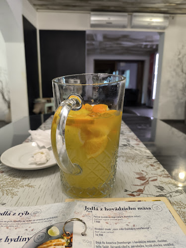 Restaurant "Deja Vu" - Vinné