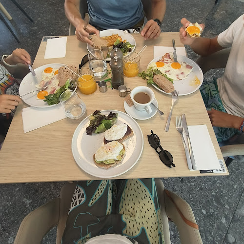 557H+GQ, 821 04 Bratislava