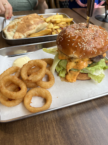 Fat Louis Burger - Gastronómia a pohostinstvo