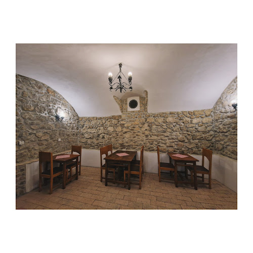 u Micia Plešivec - Plešivec