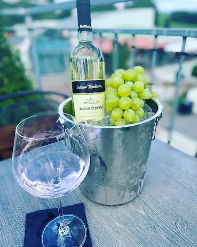 Opinii despre Moment Club Kanianka în Kanianka - Gastronómia a pohostinstvo