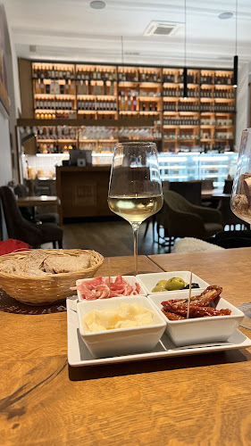 Opinii despre CORK Wine Bar în Bratislava - Gastronómia a pohostinstvo