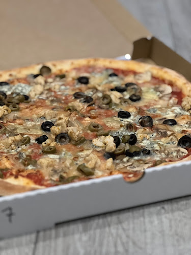 MÁNIA Pizzéria KNM