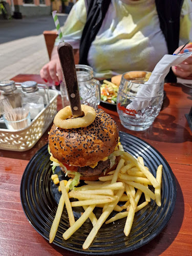 Opinii despre Rooster Pub în Štúrovo - Gastronómia a pohostinstvo