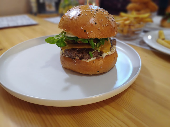 Burgráreň - Gastronómia a pohostinstvo