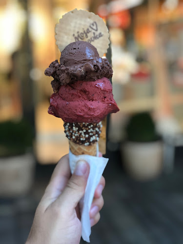 Hviezdoslavovo námestie 170/13, 811 02 Bratislava