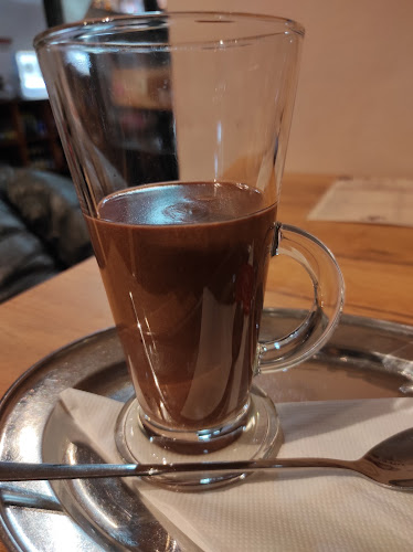 Em café - Gastronómia a pohostinstvo