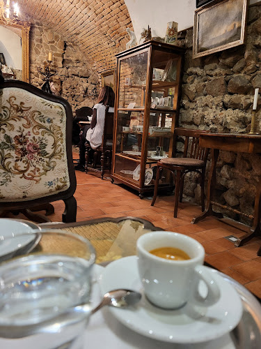 Opinii despre Café L'Aura & Antik art shop în Bratislava - Gastronómia a pohostinstvo