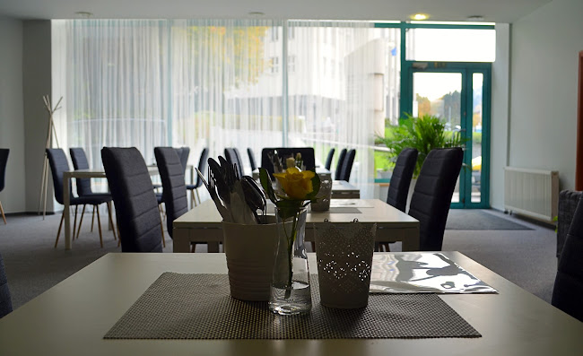 RIVERSIDE Café & Restaurant