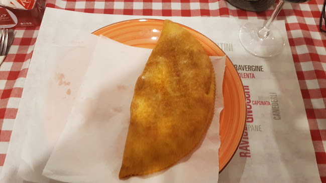 Panzerotto - Gastronómia a pohostinstvo