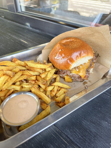 Opinii despre Burger Bar în Staré Mesto - Gastronómia a pohostinstvo