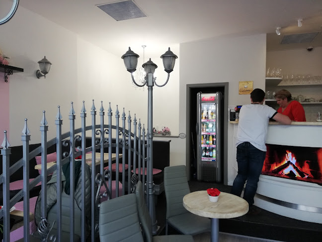 Kaviareň-cukráreň Pod hradom