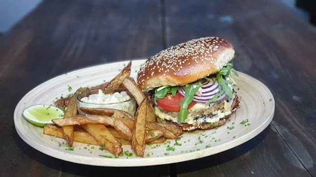 Opinii despre Jungle music pub în Pezinok - Gastronómia a pohostinstvo