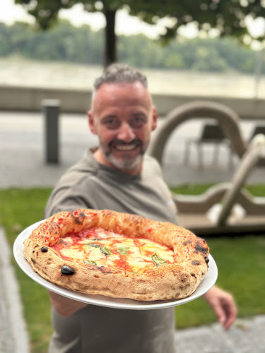 Dvořákovo nábrežie 4, 811 02 Staré Mesto