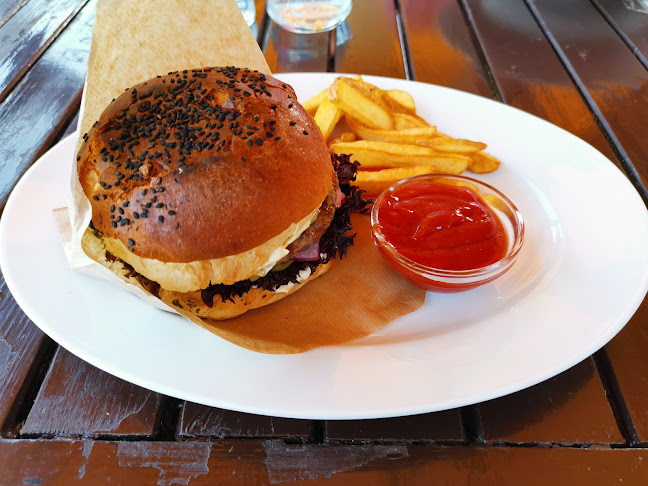 Slovanské nábrežie, 841 10 Devín