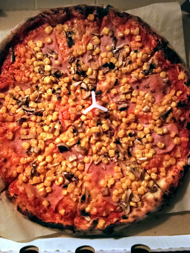 Opinii despre Rochford Grill & Pizza în Košice - Gastronómia a pohostinstvo