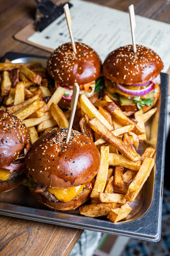 Hviezdoslavova 137/8, 911 01 Trenčín