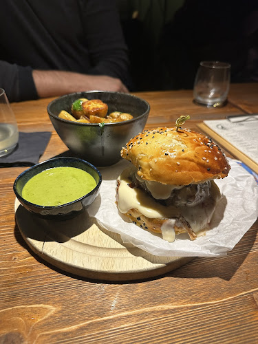 OhniskO Fire Dining & Brew Bar