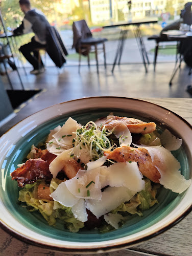 Kontajner na Riviére II - Gastronómia a pohostinstvo