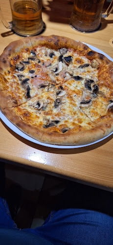 Opinii despre Palmyra Club în Karlova Ves - Gastronómia a pohostinstvo