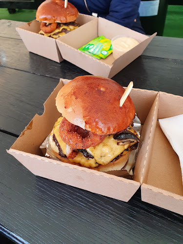 Opinii despre FatAss burger în Sever - Gastronómia a pohostinstvo