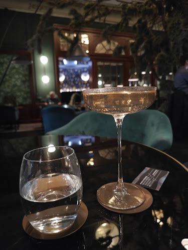 Opinii despre Mirror Bar în Bratislava - Gastronómia a pohostinstvo