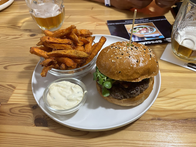 Burgráreň - Gastronómia a pohostinstvo