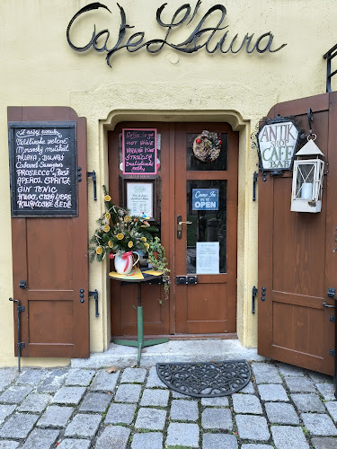Opinii despre Café L'Aura & Antik art shop în Bratislava - Gastronómia a pohostinstvo