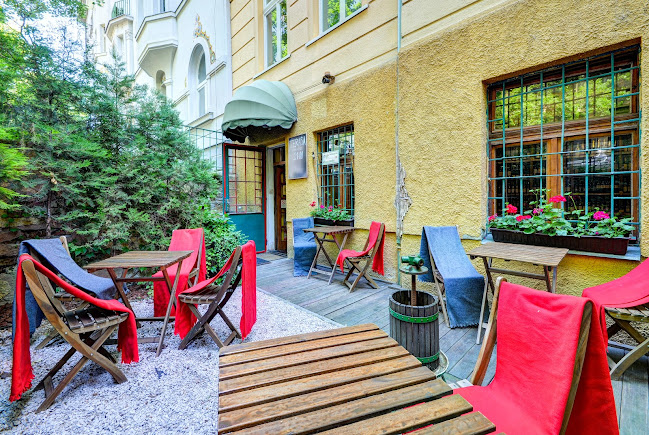 Sienkiewiczova 2541/2, 811 09 Bratislava