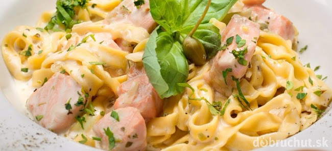 La Cucaracha Trojica