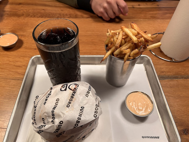 QUINSBORO - Gastronómia a pohostinstvo