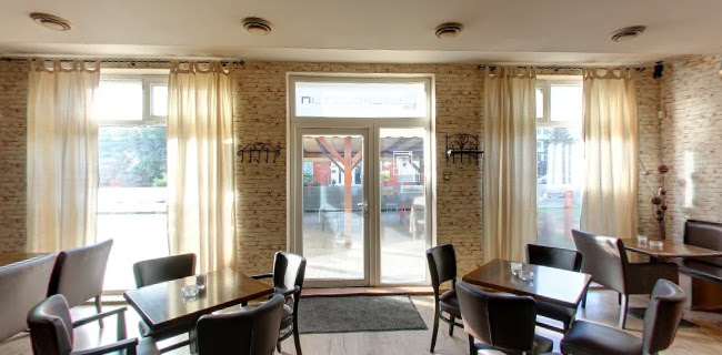 Opinii despre Cosmopolitan coffee and wine bar în Galanta - Gastronómia a pohostinstvo