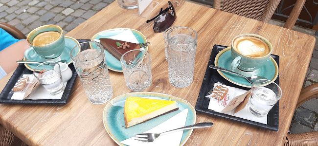 19, Nám. sv. Trojice 23, 969 01 Banská Štiavnica