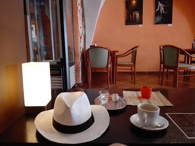 Em café - Gastronómia a pohostinstvo