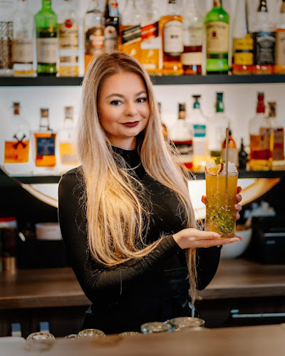 LUXURY COCKTAIL BAR - Gastronómia a pohostinstvo