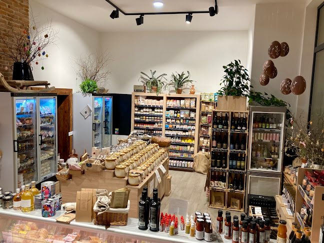 Potraviny vo dvore (Považská Bystrica) - Gastronómia a pohostinstvo