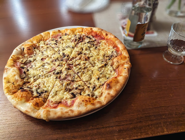 Opinii despre Pizzéria u Džonyho în Považská Bystrica - Gastronómia a pohostinstvo