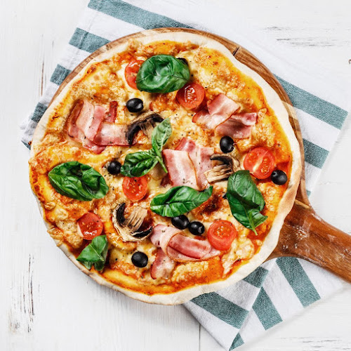 Pizza Pazzo & Fresh Salads