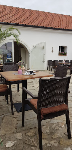 Zámocká kaviareň - Gastronómia a pohostinstvo