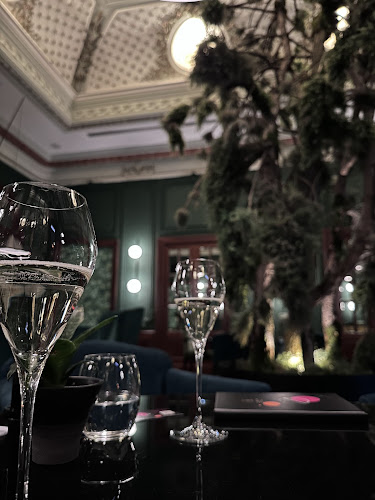 Mirror Bar - Gastronómia a pohostinstvo