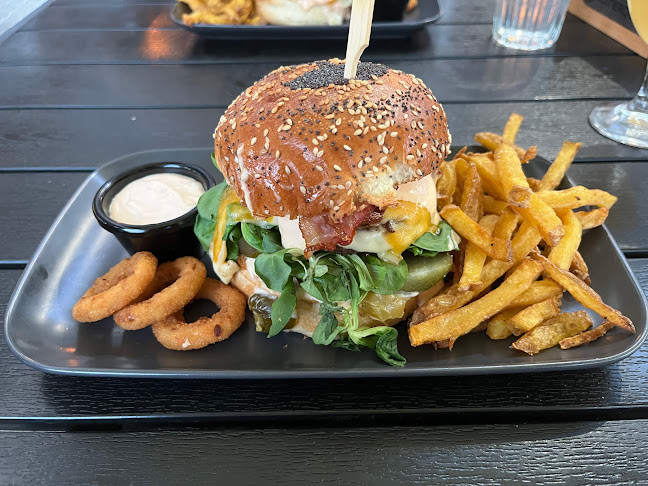 Opinii despre My Place în Petržalka - Gastronómia a pohostinstvo