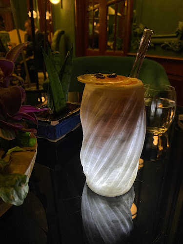 Comentarii opinii despre Mirror Bar