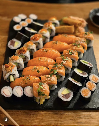MOE SUSHI & BAR