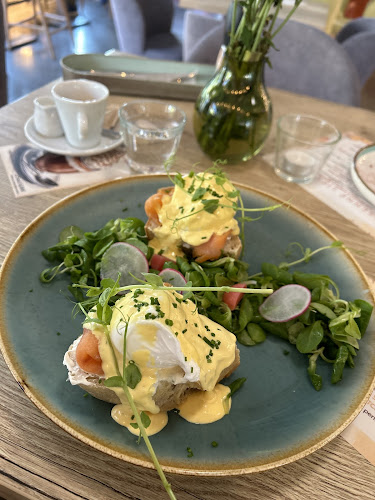 Comentarii opinii despre BIZY Cafee & Lounge